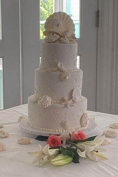 Ivory 3-tier cake with shells