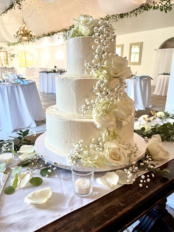 ivory 3-tier cake with white trailing flowers