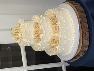 Ivory 3-tier cake with roses